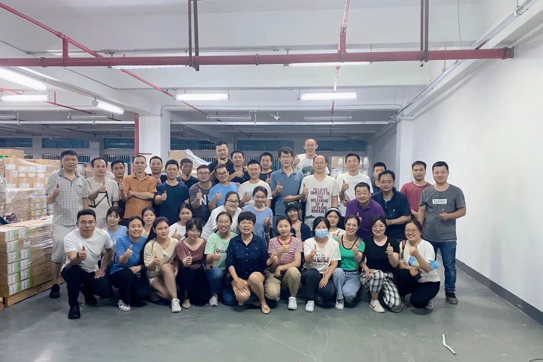 同心聚力 戰(zhàn)高溫酷暑，英唐智控圓滿完成深圳倉搬遷工作